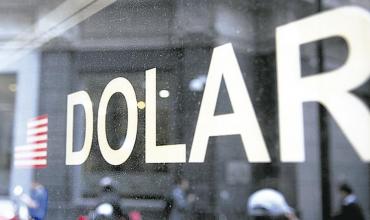 El dólar se dispara a $ 46.66 en un lunes negro para las bolsas del mundo