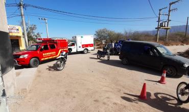 Motociclista perdió el control e impactó contra una camioneta