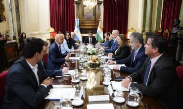 Moreau recibió en el congreso al embajador de India 