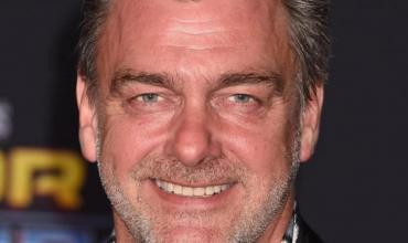 Murió Ray Stevenson, el actor de la saga de ‘Thor’, a los 58 años