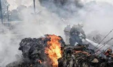 Villa Fiorito: feroz incendio consume una cooperativa de cartoneros 