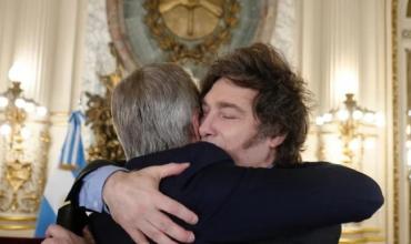 "Vamos Toto", Javier Milei celebró el 2,8% de inflación en abril y felicitó a Luis Caputo
