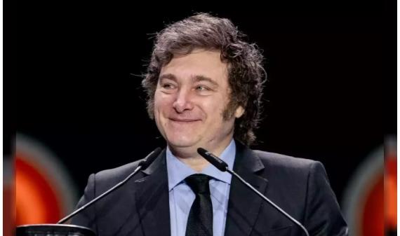 Javier Milei vuelve al país y prepara la firma de una batería de decretos clave