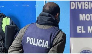 Detuvieron a un hombre que se hacía pasar por policía en Tucumán: tenía gorra, un chaleco, cartuchos y armas