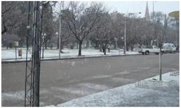 Impresionantes imágenes: así cae la nieve en un sector de la provincia de Buenos Aires