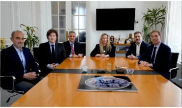 En el sprint final, el PRO y LLA debaten las listas a la espera de la aprobación de Karina Milei
