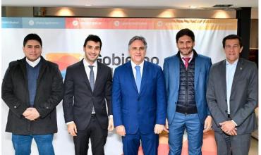 Gobernadores distanciados de Milei conformaron un frente electoral para competir en octubre a nivel nacional