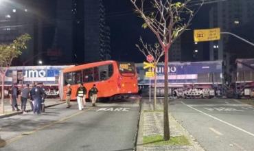 Brasil: un tren partió en dos a un ómnibus y solo se informó de heridos leves