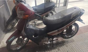 Recuperan motocicleta robada en la Terminal de Ómnibus