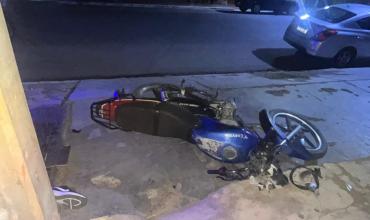 Motociclista murió tras perder el control y chocar contra un pilar en Chilecito