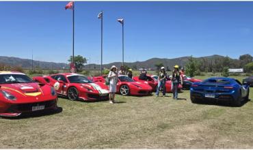 Más de treinta Ferrari atravesaron La Rioja en una travesía por el norte argentino