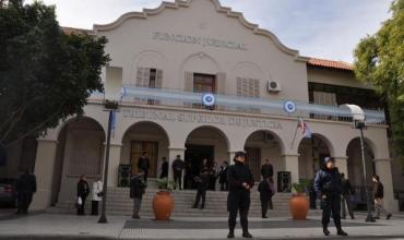 El tribunal electoral se reúne con la oposición