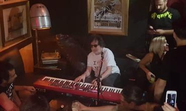 Charly García armó su "Piano Bar" con un show sorpresa en Palermo