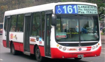 Balearon a un chofer de la línea 161 de colectivos y sus compañeros iniciaron un paro