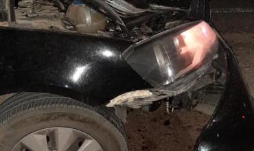 Aimogasta: un auto chocó contra la rueda trasera de un camión