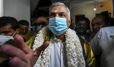El primer ministro de Sri Lanka asumió el Gobierno luego de la demorada renuncia del presidente