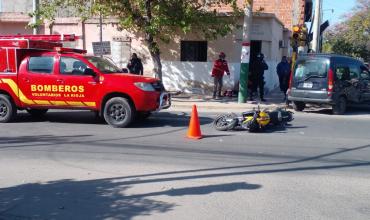 Choque entre una camioneta y una moto por Av. Facundo Quiroga