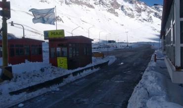 Mendoza: Suspendieron el tránsito en el paso Cristo Redentor por mal tiempo