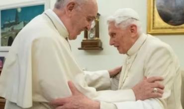 El papa Francisco recordó a Benedicto XVI con un emotivo mensaje a un año de su muerte: “Gratitud y admiración”