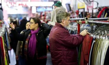 Las ventas minoristas cayeron 7,3% anual en abril, pero repuntaron en relación a marzo