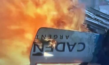 Incendiaron el móvil de Cadena 3 en la movilización frente al Congreso