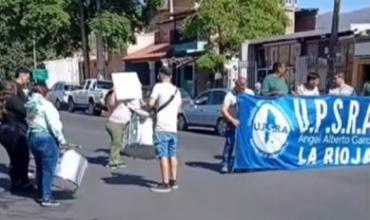 Nuevo corte de los empleados de seguridad de Aguas Riojanas en avenida San Francisco: "No cumplieron con lo que dijeron"