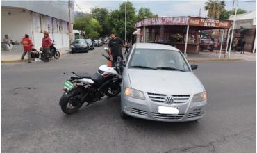 Accidente en Facundo Quiroga y Copiapó: un motociclista resultó herido