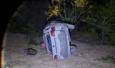 Mujer hospitalizada tras volcar su auto en la ruta 77