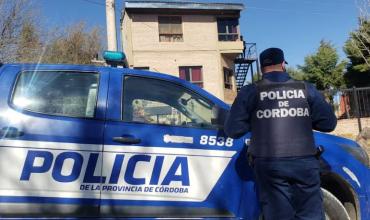 Un hombre empujó a un policía desde tres metros de altura para evitar ser detenido en Córdoba