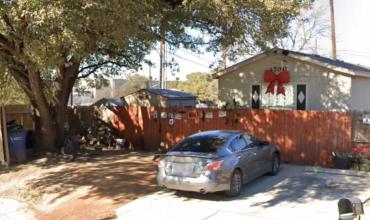 Horror en Texas: rescataron a una mujer que estaba encadenada y había sido torturada en el patio de una casa