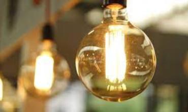 Familias pagarán más luz que las empresas en verano