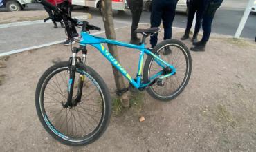 Joven resultó lesionada tras caer de su bicicleta en la zona sur de la ciudad