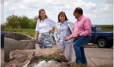 Bullrich recorrió zonas inundadas en la Provincia: anunció asistencia, maquinaria y créditos
