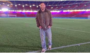 Grababa un video con su novia en Barcelona y apareció Messi detrás: "La sorpresa de mi vida"