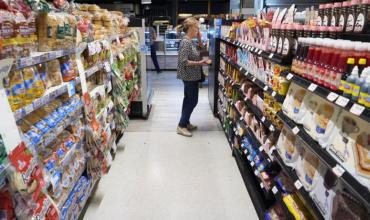 Para los privados, la inflación seguirá arriba de 2% en los próximos meses y desafiará a las bandas cambiarias