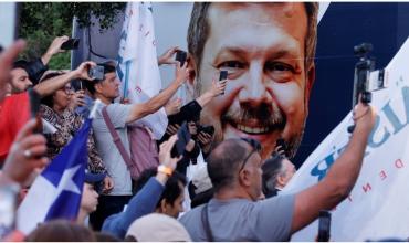 Noticias falsas y encuestas “bajo la mesa”: la campaña para las elecciones en Chile se disputa en las redes sociales