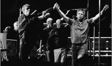 Oasis brilló en el estadio Monumental ante 85.000 personas: del abrazo de los hermanos Gallagher al guiño a Diego Maradona