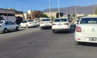 Taxistas bloquearon el acceso a la terminal en protesta contra Uber