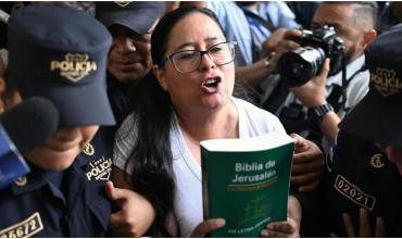 "El régimen sintió que tenía que callarla": la denuncia contra Bukele del esposo de Ruth López, la abogada que lleva meses presa en El Salvador