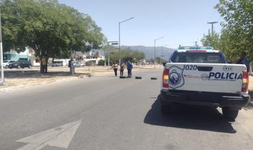 Vecinos cortan Avenida Primero de Marzo por la falta de agua