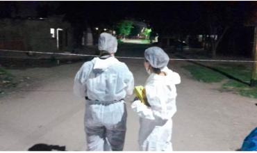 Balearon a una nena de 7 años mientras jugaba en el patio de su casa y está muy grave