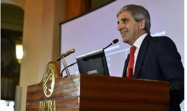 Luis Caputo tildó de "operación" la versión sobre la caída del rescate negociado con bancos