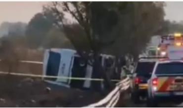 Tragedia en México: siete muertos y 20 heridos por el vuelco de un colectivo