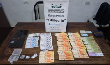 Allanan dos viviendas y arrestan a un hombre por presunta actividad de narcomenudeo en La Rioja