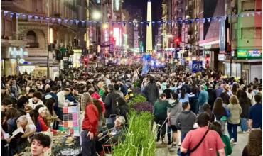 Más de 200 mil personas celebraron la 15ª edición de La Noche de las Librerías en Buenos Aires