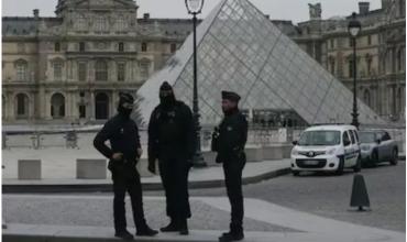 Detuvieron a cuatro personas más por el robo en el museo del Louvre