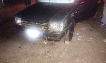 Rescatan a tres ocupantes de un auto arrastrado por la creciente en Ruta 12