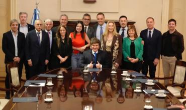 El Gobierno quiere reducir la planta estatal un 10% en 2026 y ATE ya amenaza con adelantar un paro nacional