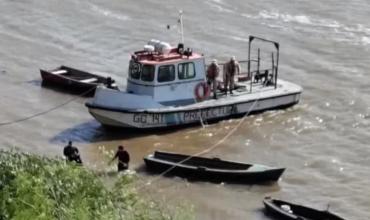 Encontraron el cuerpo de un hombre con varias puñaladas en el pecho en la costa del río Paraná