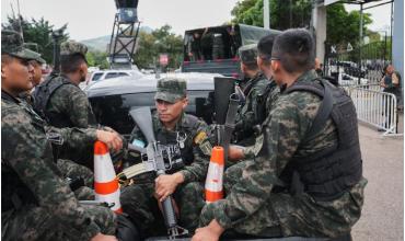 Reforzaron la seguridad en el centro de cómputo electoral de Honduras tras las protestas por la demora en los resultados